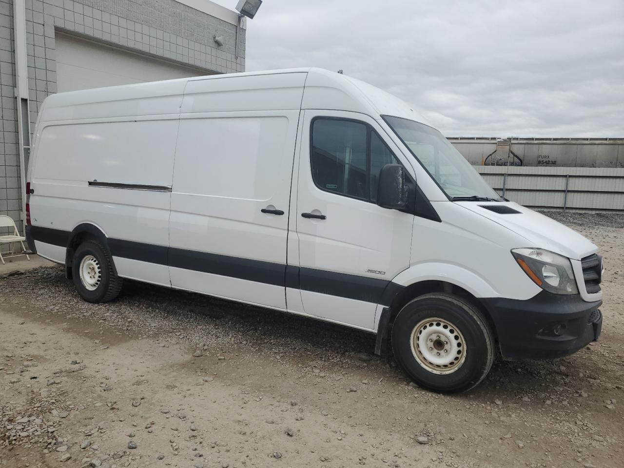 VIN WD3PE8DB4FP125474 2015 MERCEDES-BENZ SPRINTER no.4