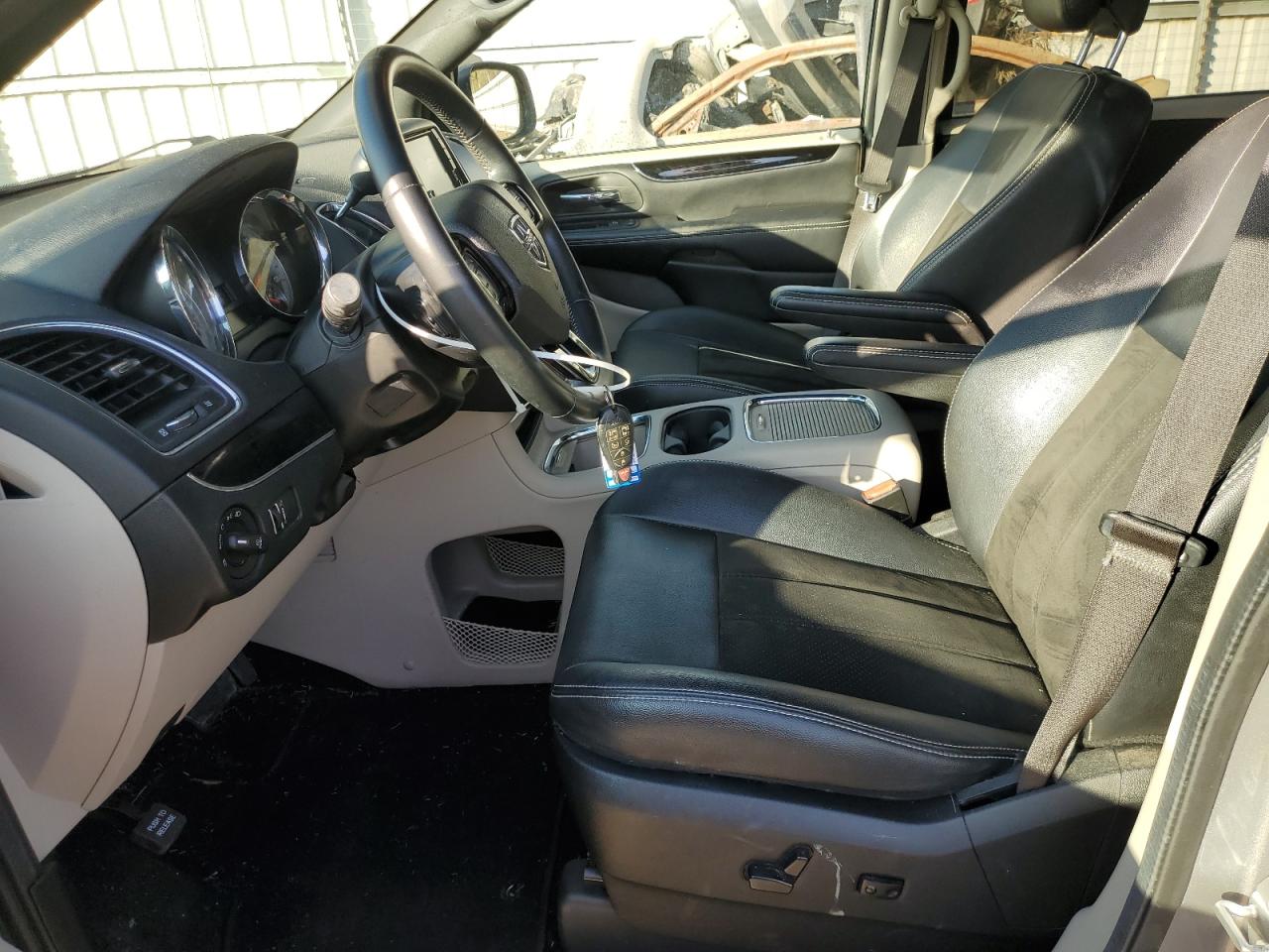 2019 Dodge Caravan - Image 7