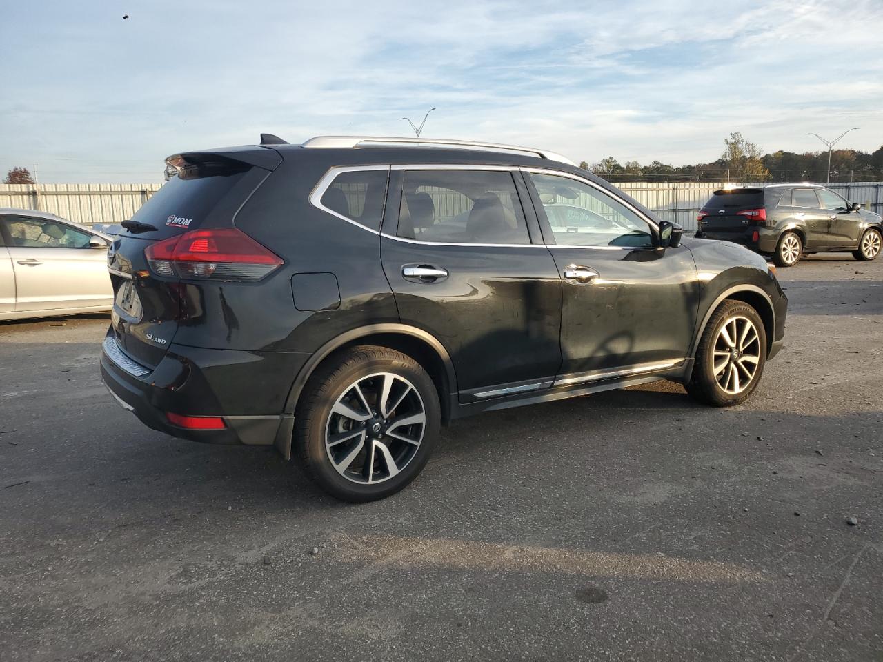 2018 Nissan Rogue - Image 3