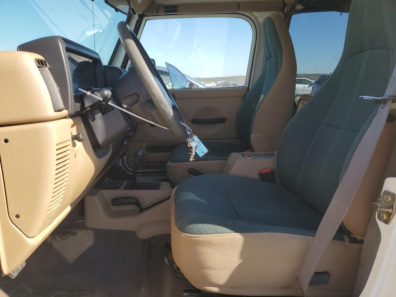 2000 Jeep Wrangler / Tj Sahara VIN: 1J4FA59S2YP733298 Lot: 82686324