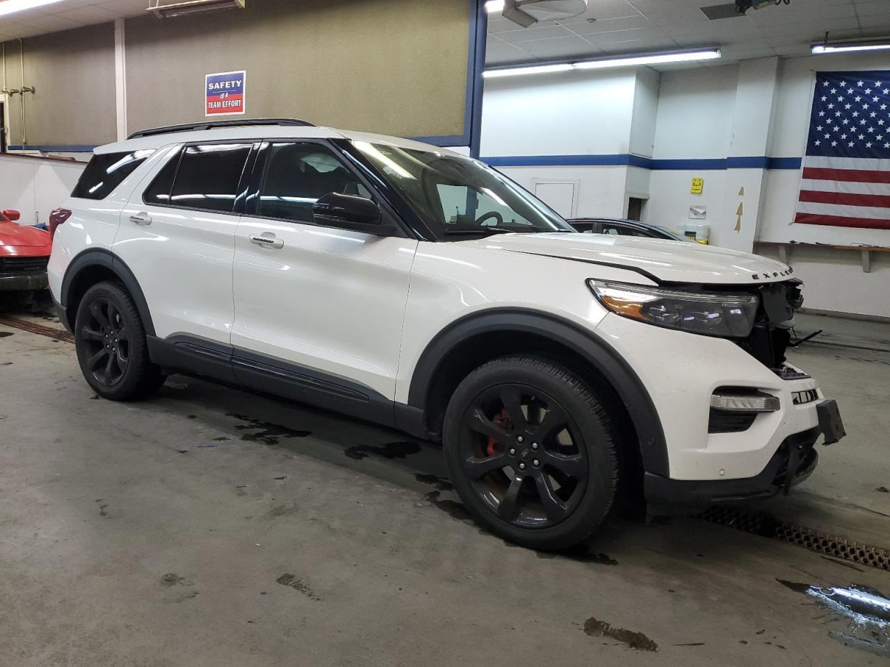 2023 Ford Explorer - Image 4