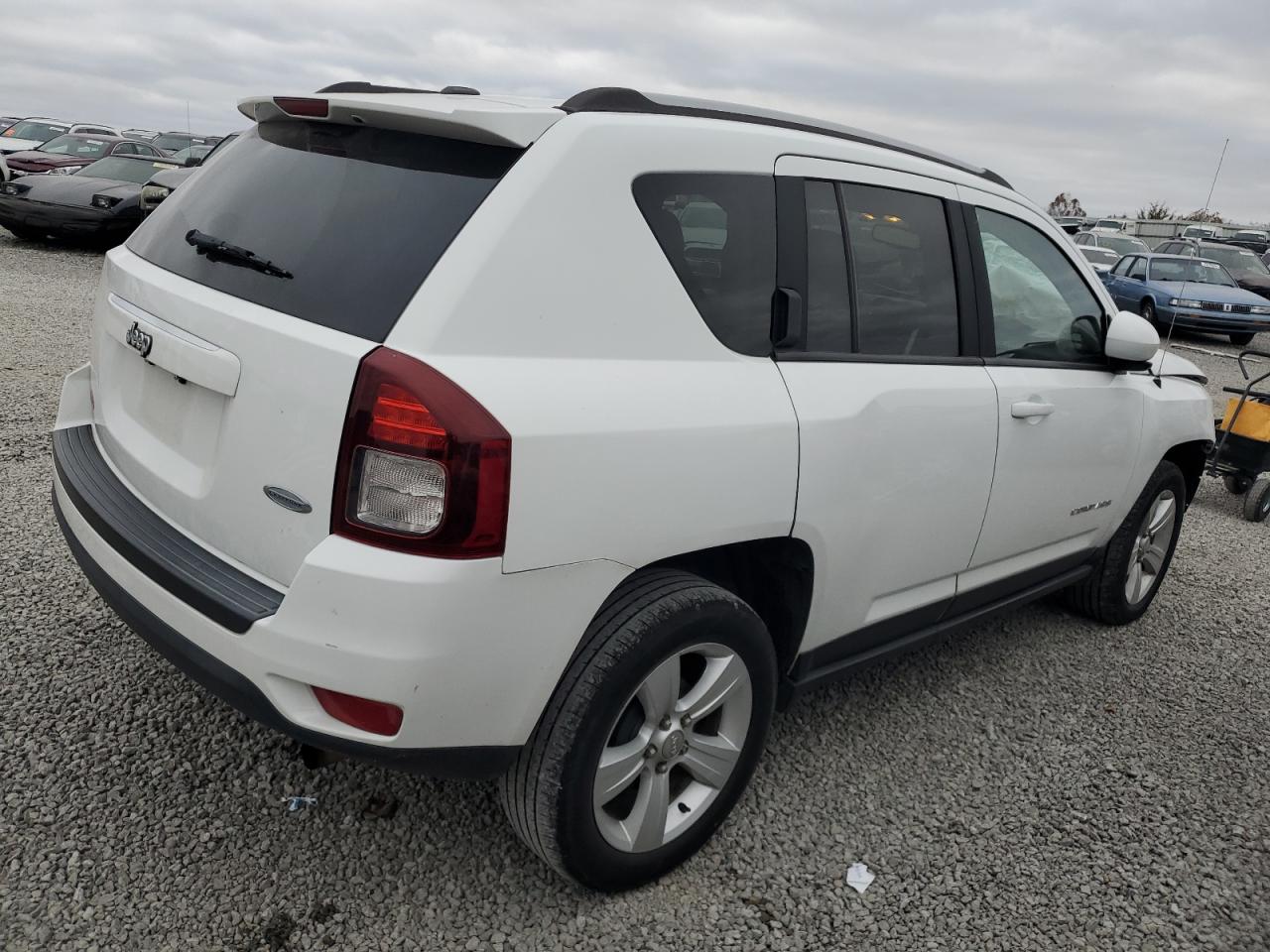 VIN 1C4NJCEA4GD640740 2016 JEEP COMPASS no.3