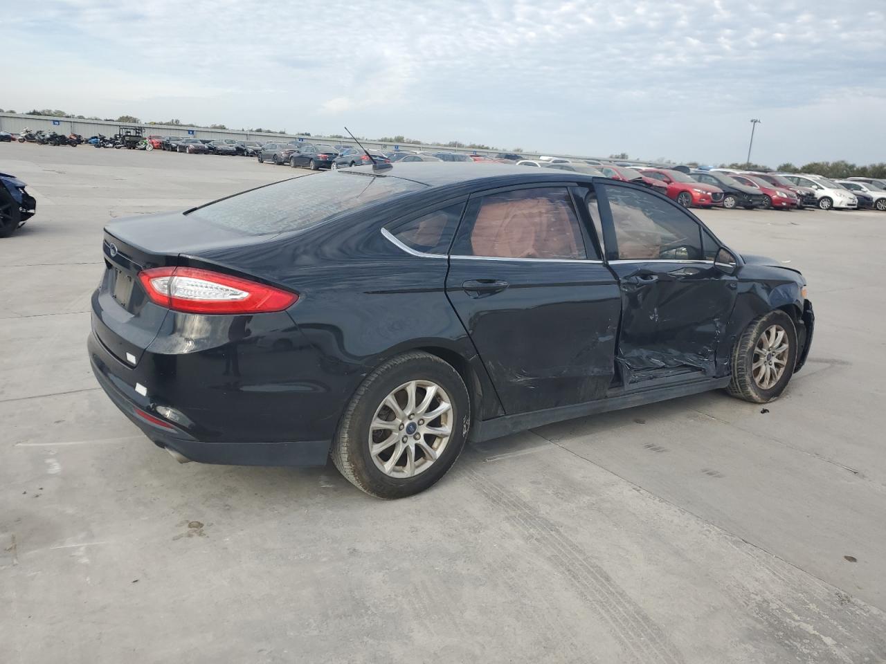 VIN 1FA6P0G71F5124255 2015 FORD FUSION no.3