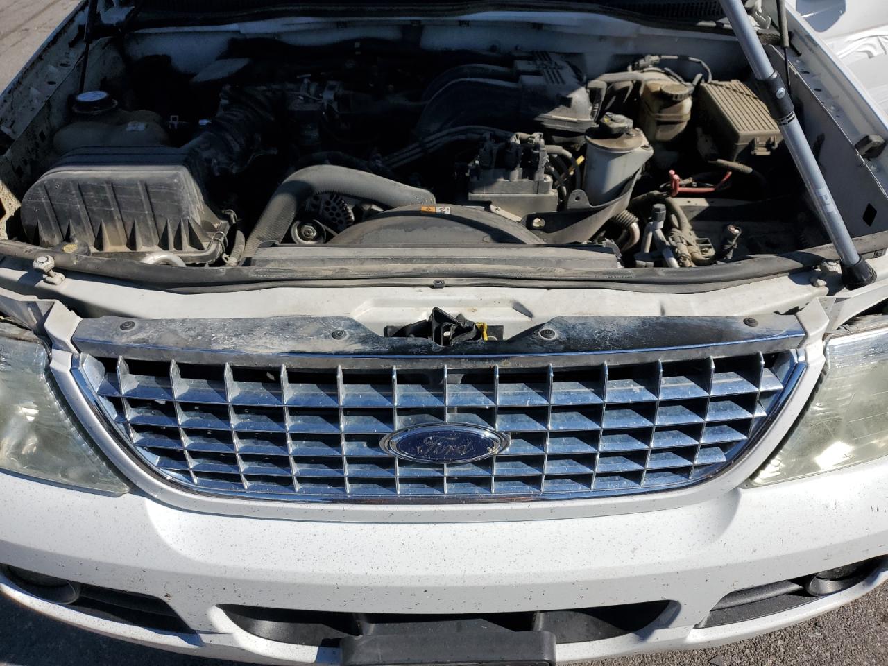 2005 Ford Explorer - Image 12