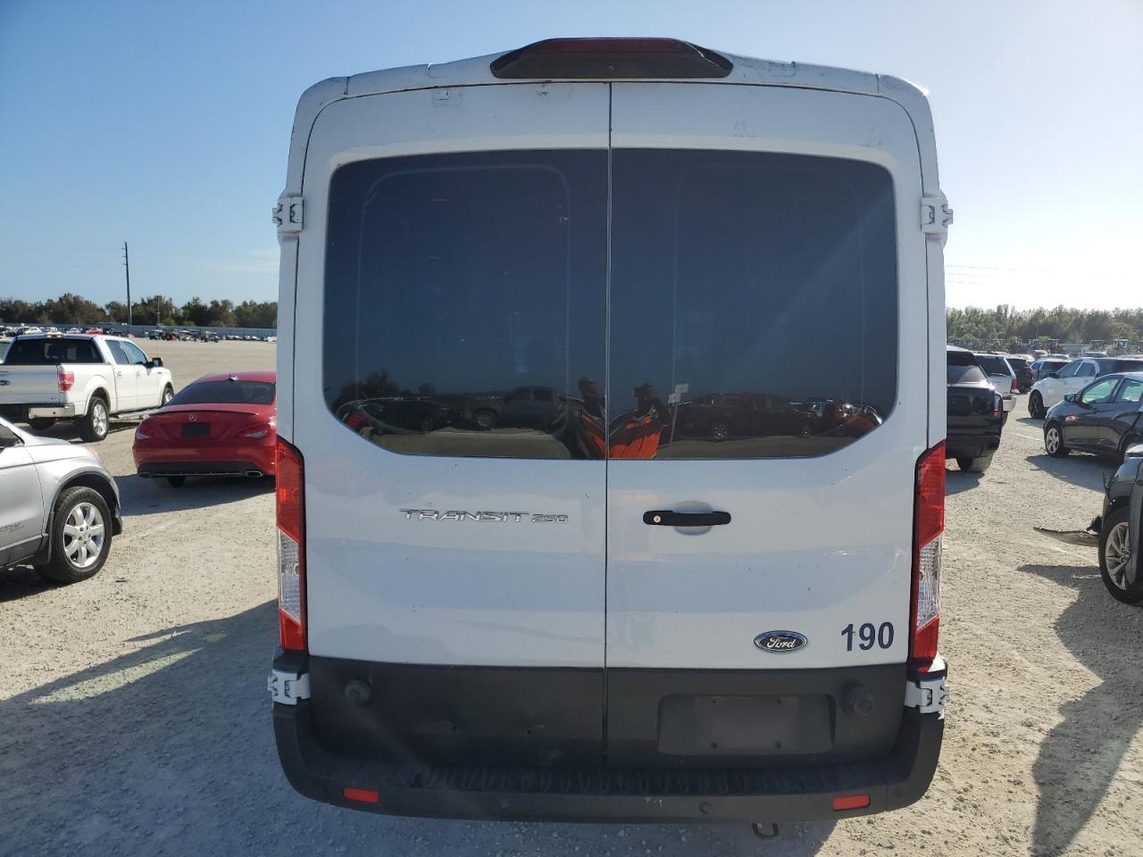 1FTYR2CMXKKB10015 2019 Ford Transit T-250