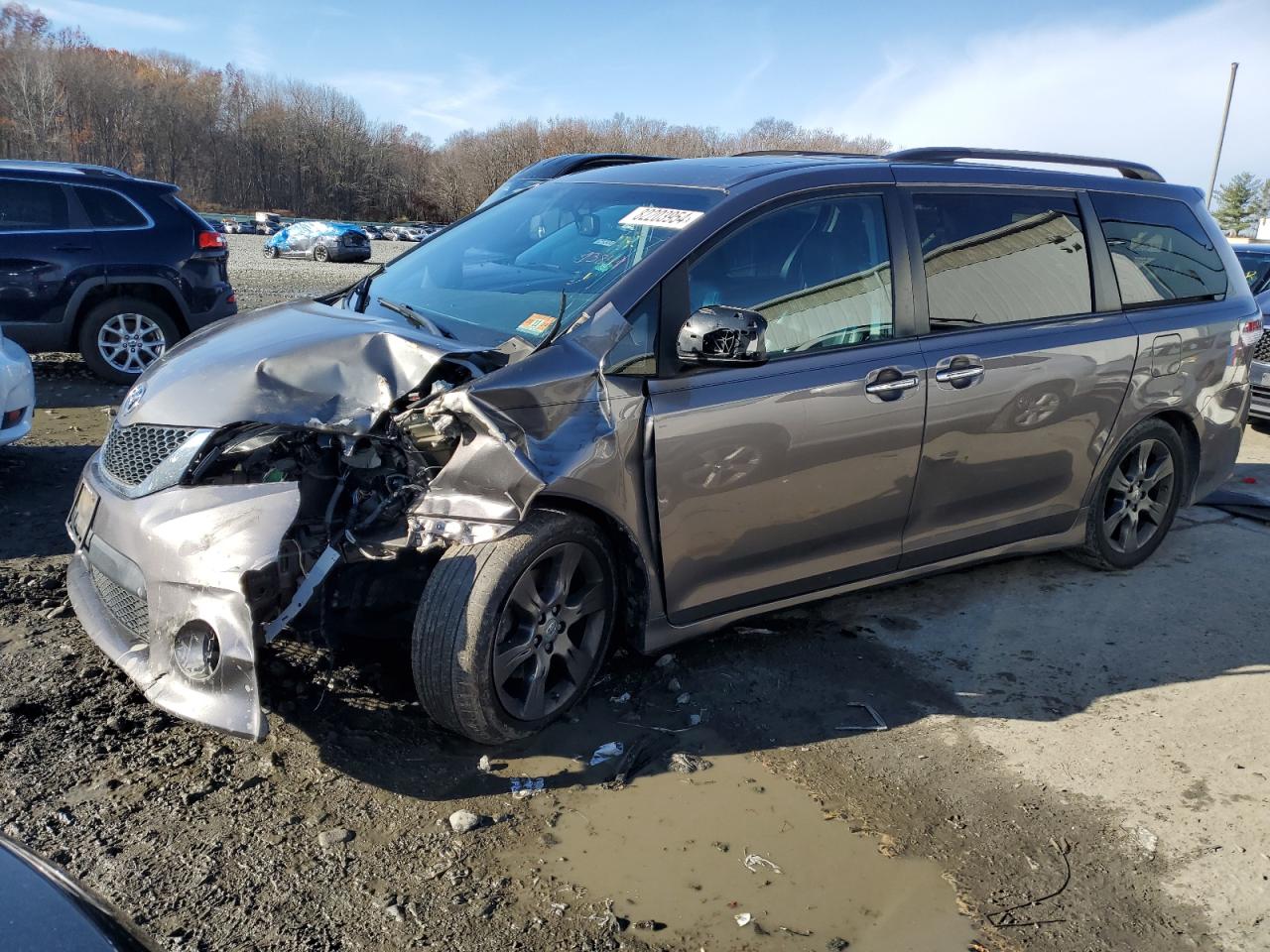 2015 Toyota Sienna - Image 1