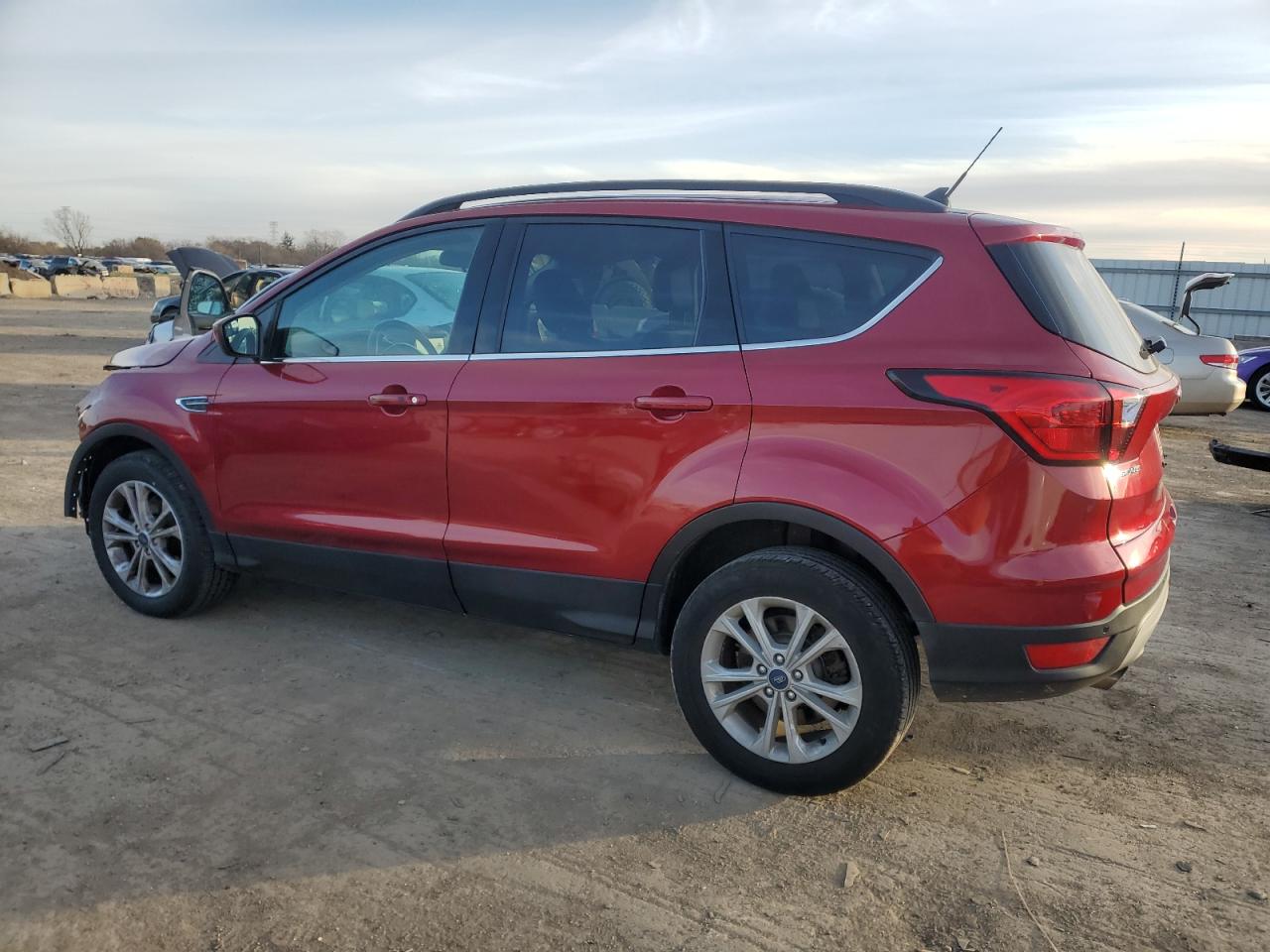 VIN 1FMCU0HD2KUA44906 2019 FORD ESCAPE no.2