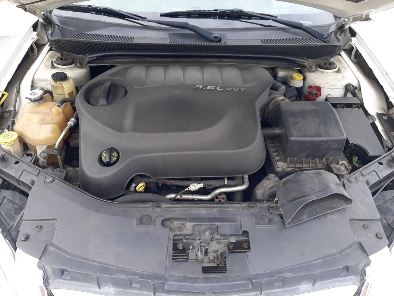 2013 Chrysler 200 - Image 11