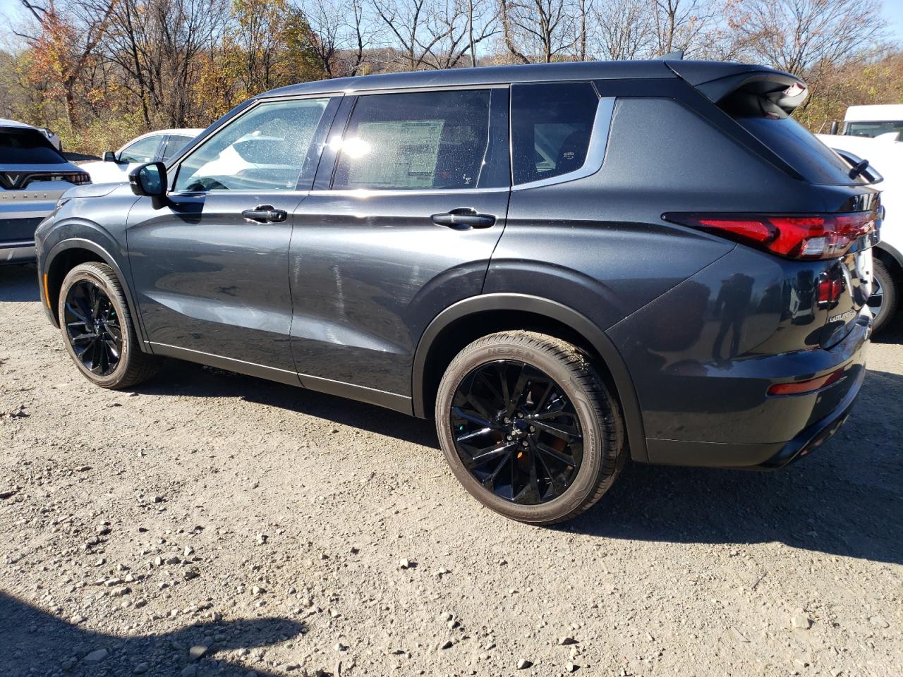 2024 Mitsubishi Outlander - Image 2