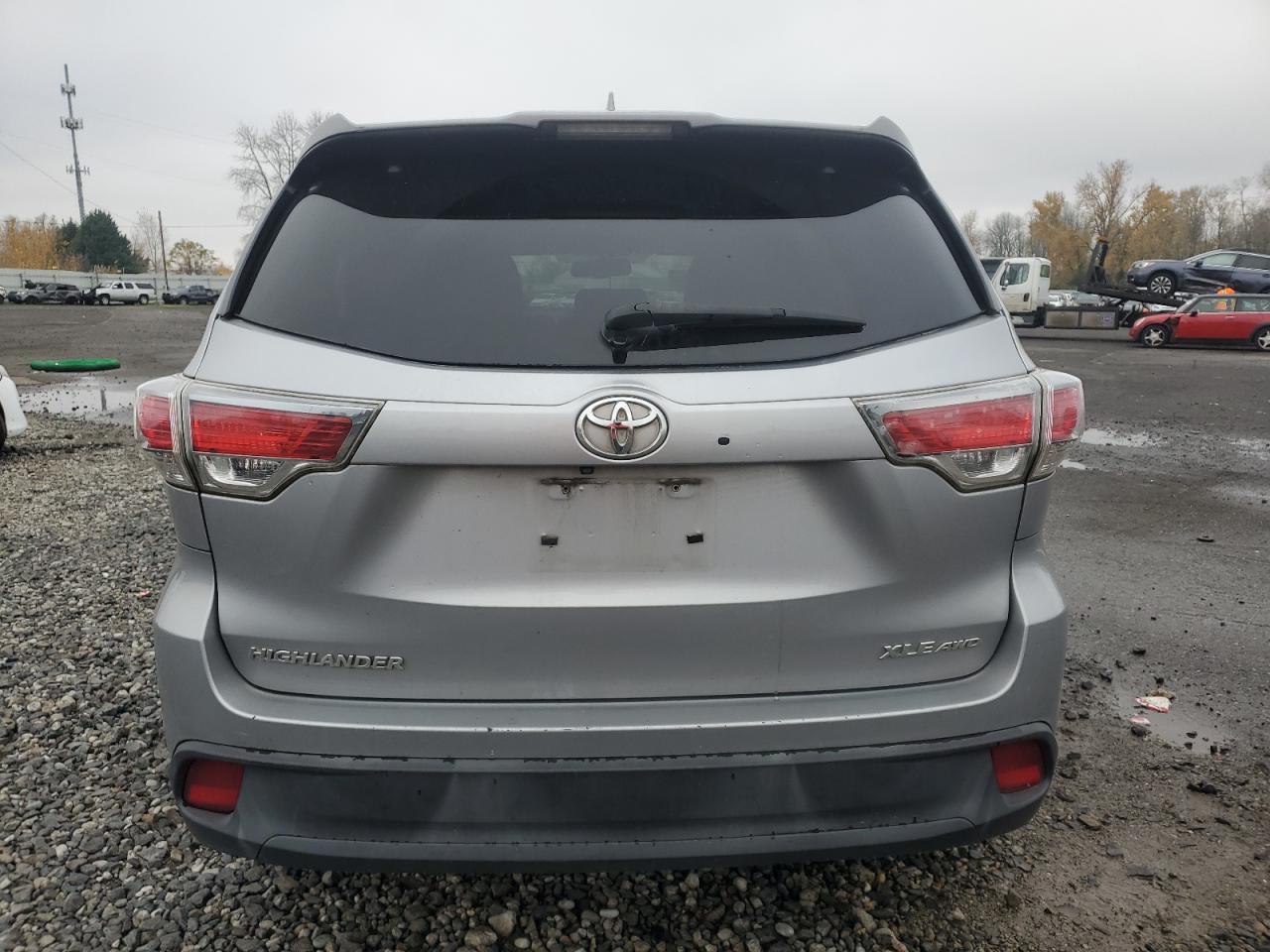 2015 Toyota Highlander - Image 6