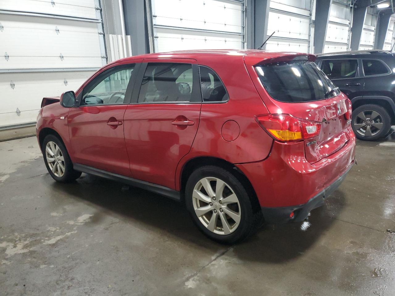 2015 Mitsubishi Outlander - Image 2