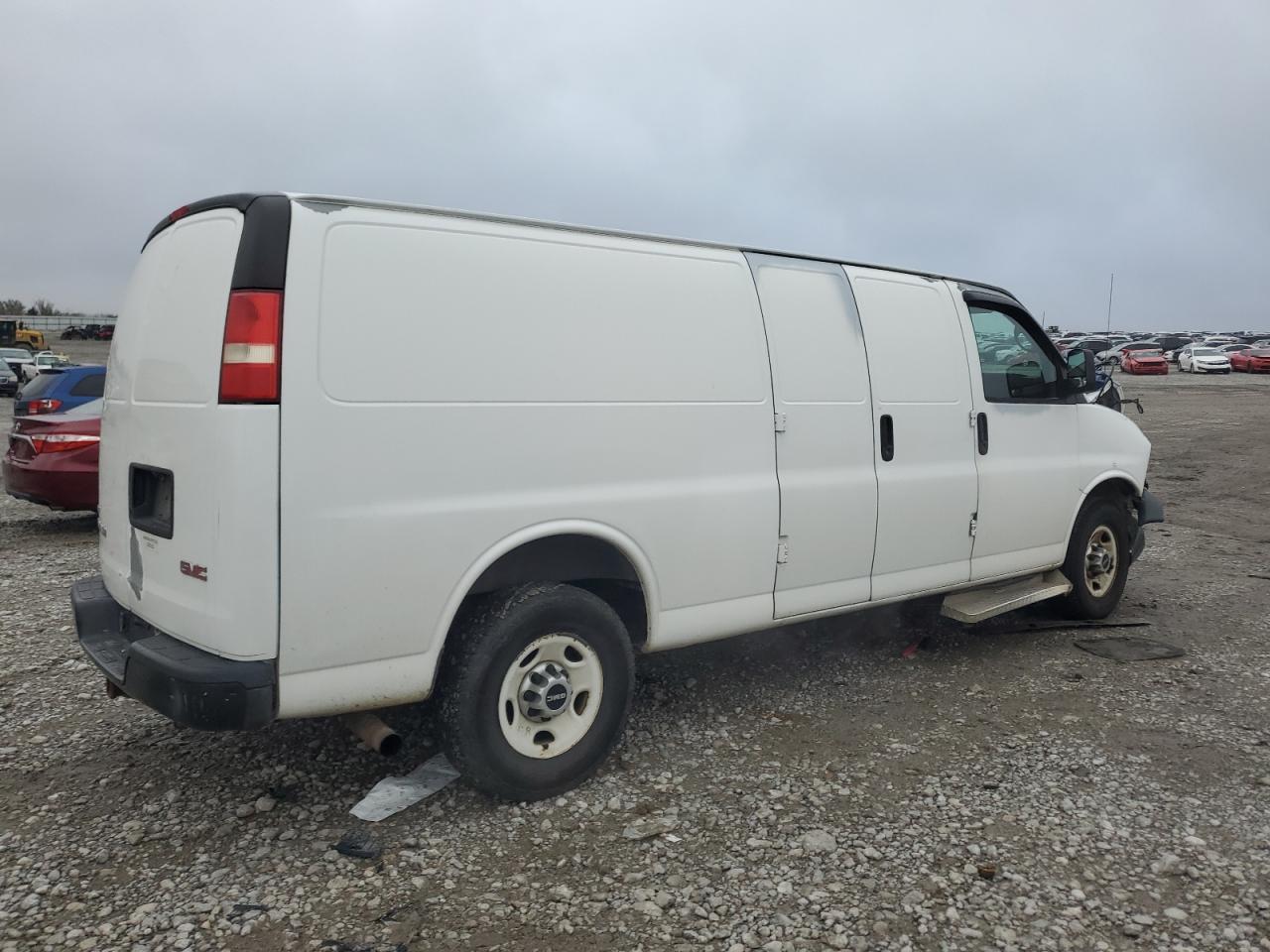 2011 GMC Savana - Image 3
