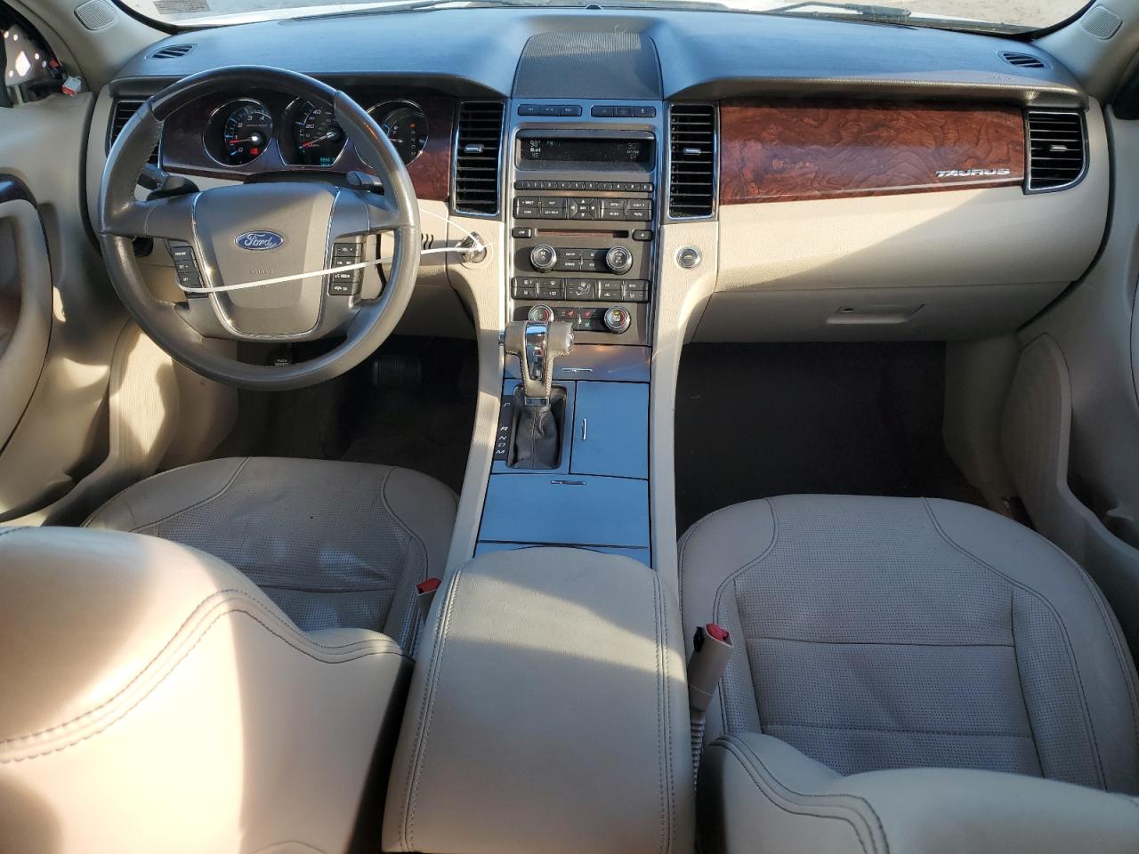2010 Ford Taurus - Image 8