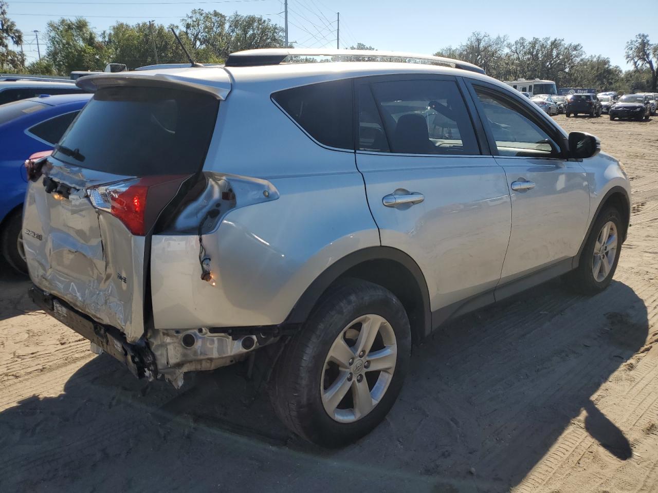 VIN JTMWFREV0DD002086 2013 TOYOTA RAV4 no.3