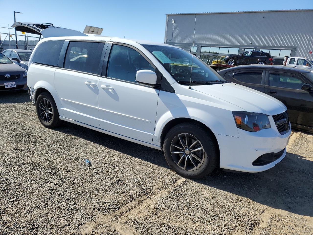 2017 Dodge Caravan - Image 4