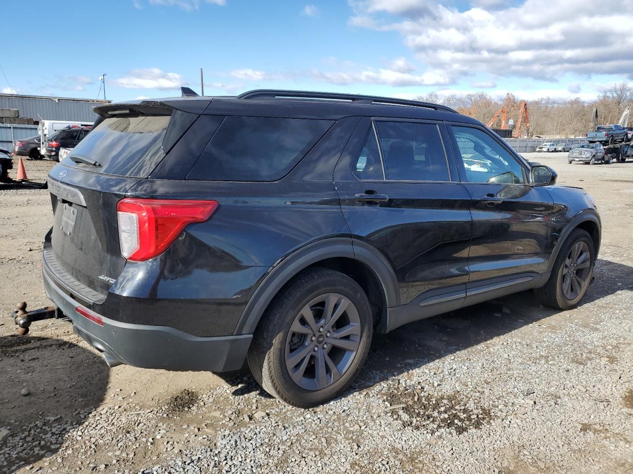 2022 Ford Explorer - Image 3