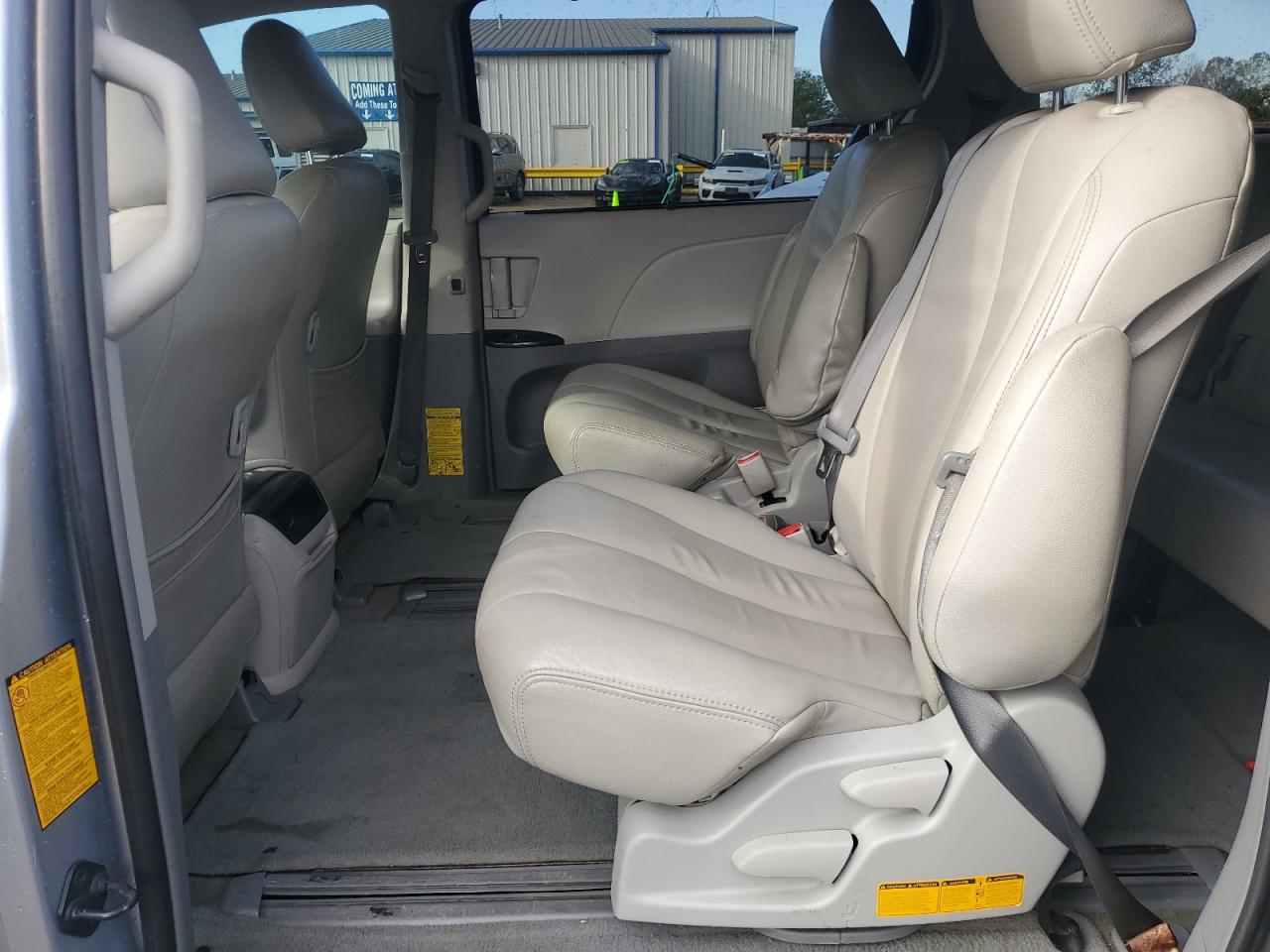 2012 Toyota Sienna - Image 11