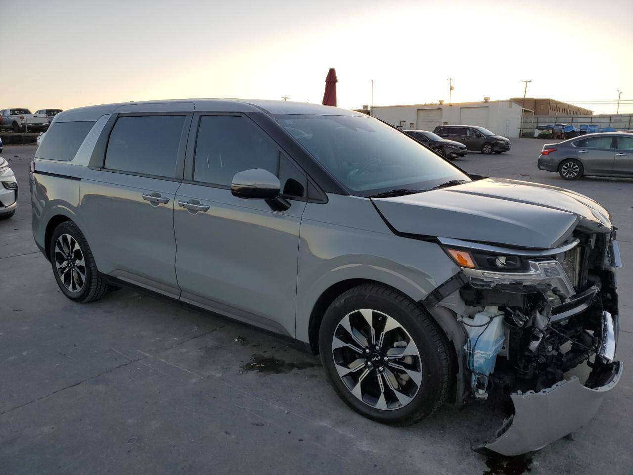 2022 Kia Carnival - Image 4