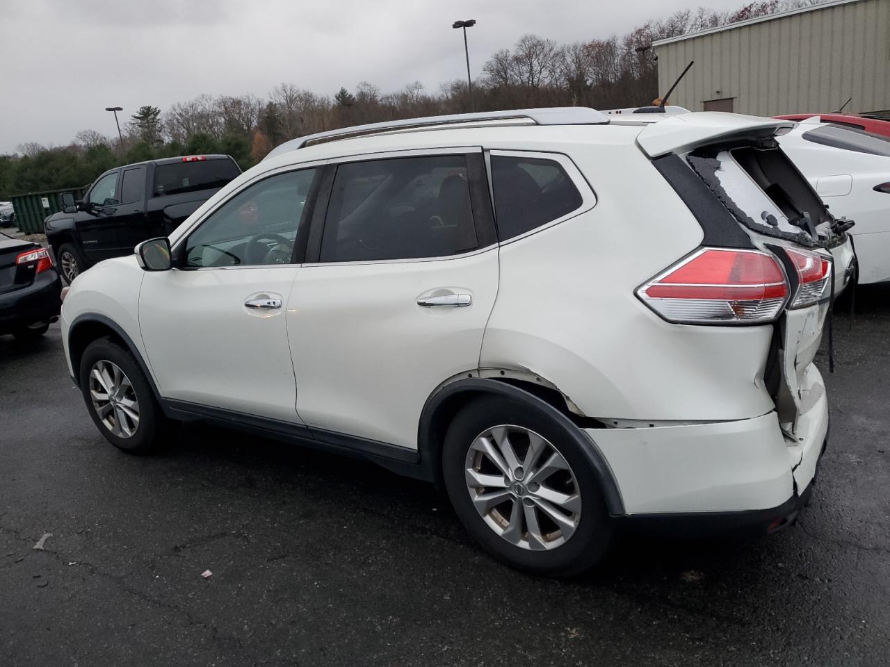 2016 Nissan Rogue - Image 2