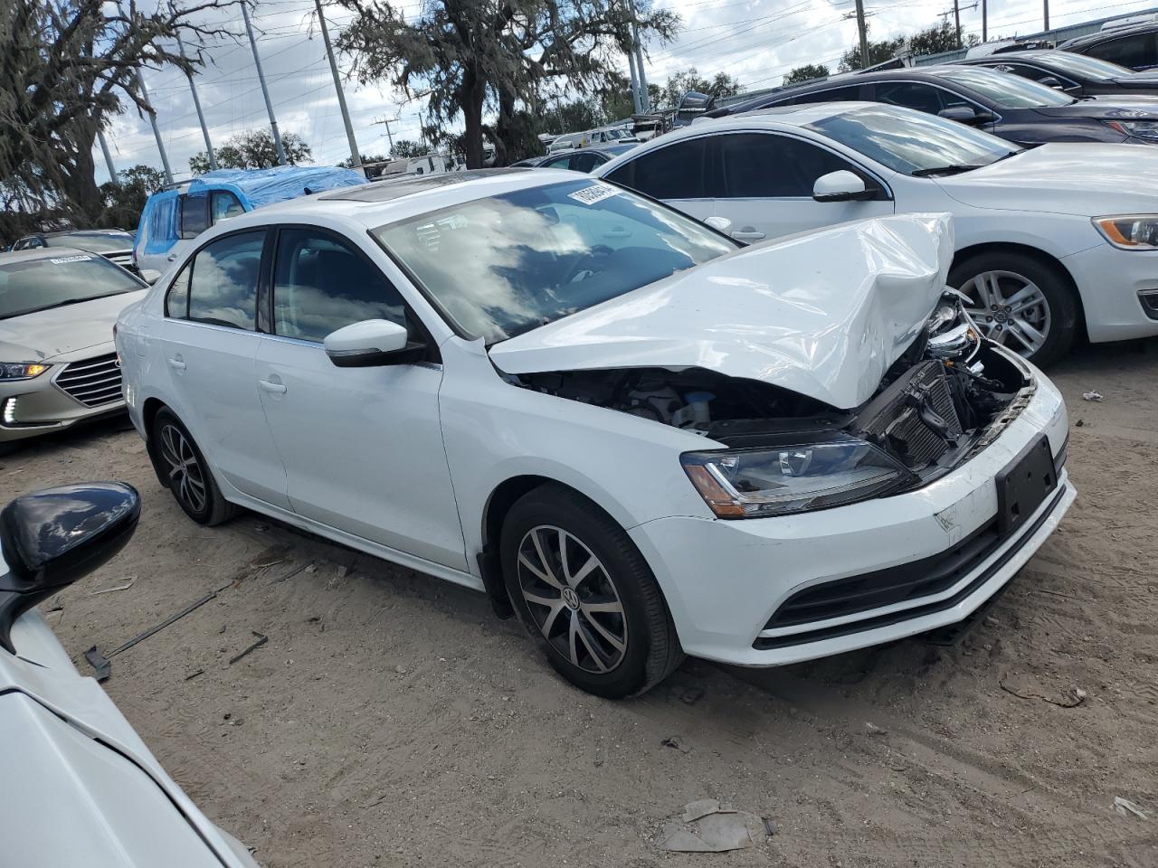 2018 Volkswagen Jetta - Image 4