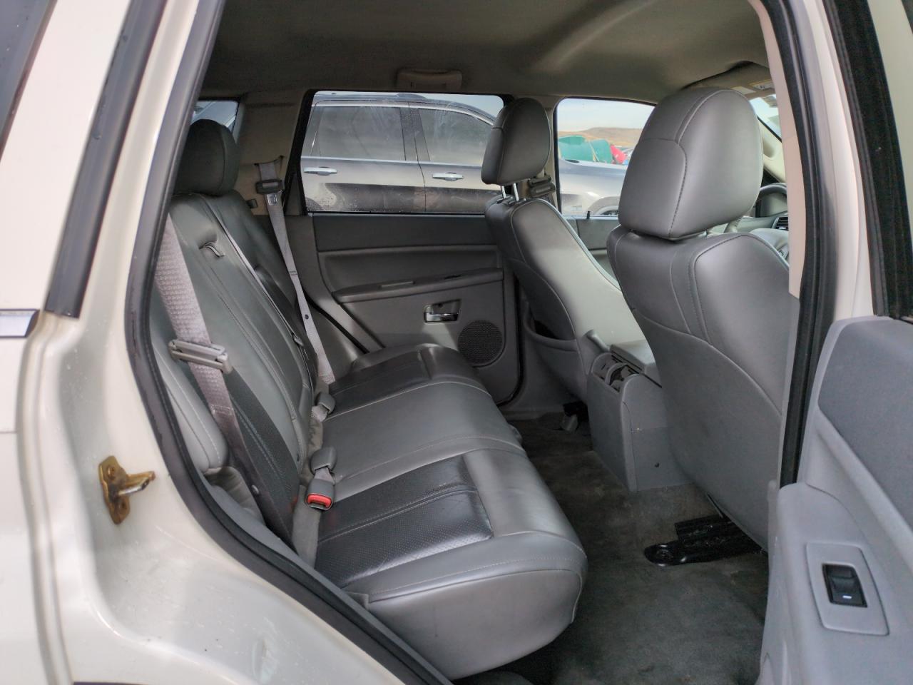 2006 Jeep Grand Cherokee - Image 10