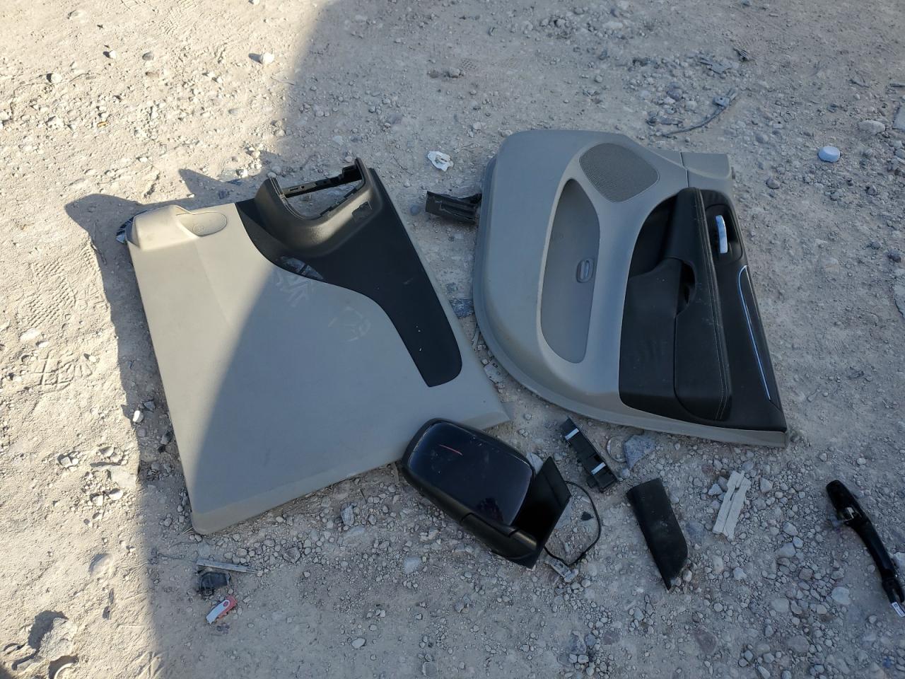 2014 Chrysler Town & Country - Image 13