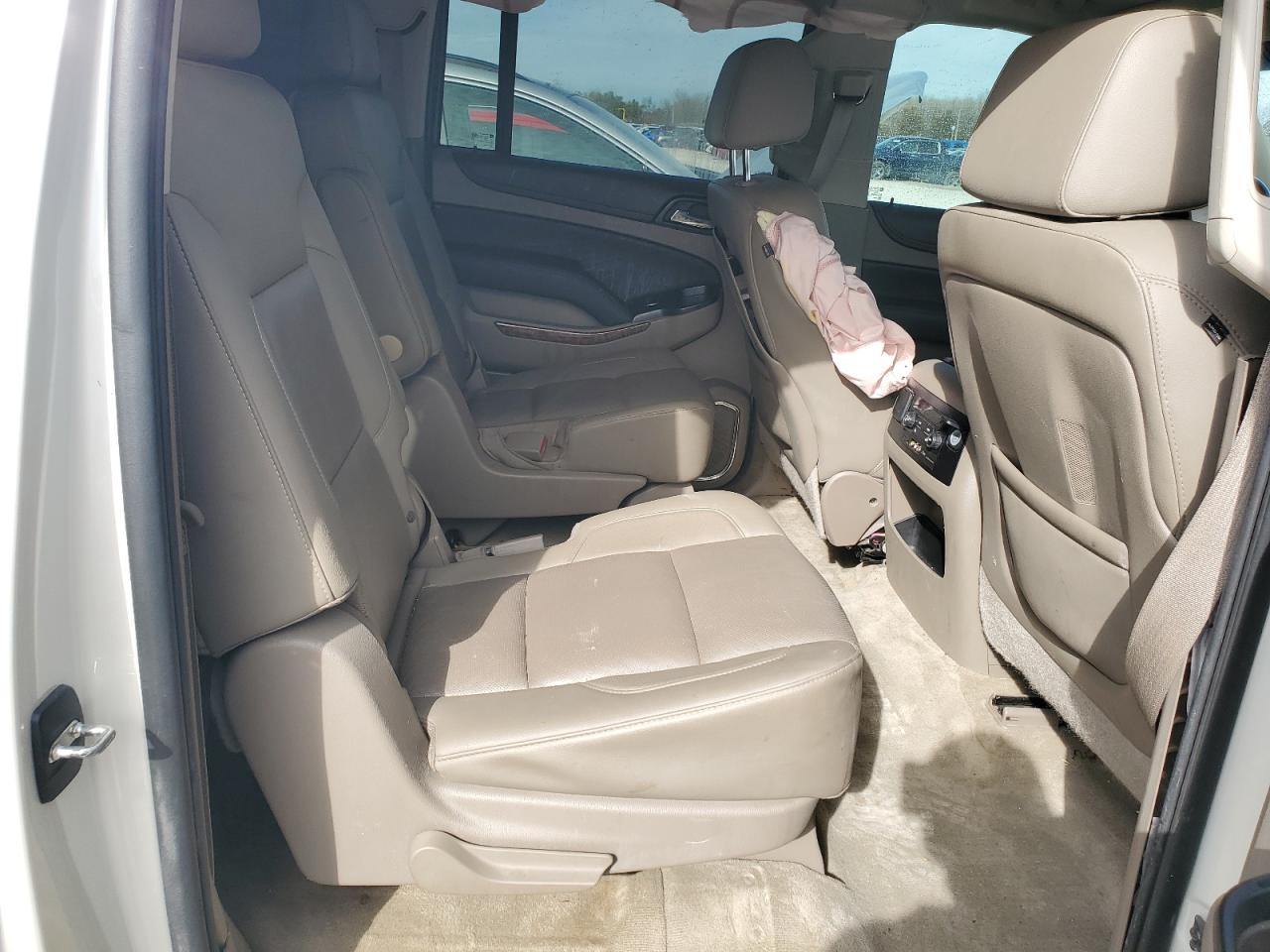 2015 Chevrolet Suburban - Image 11