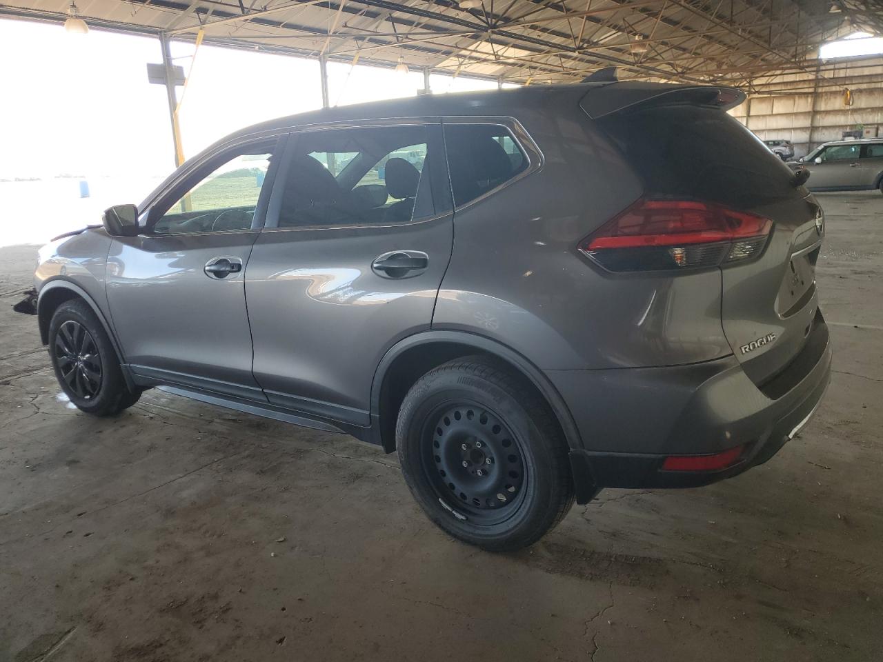 2017 Nissan Rogue - Image 2