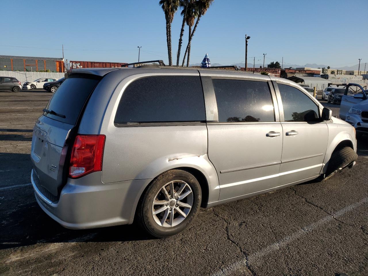 2014 Dodge Caravan - Image 3