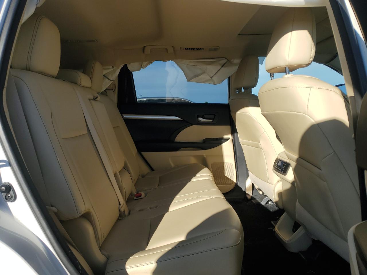 2015 Toyota Highlander - Image 11
