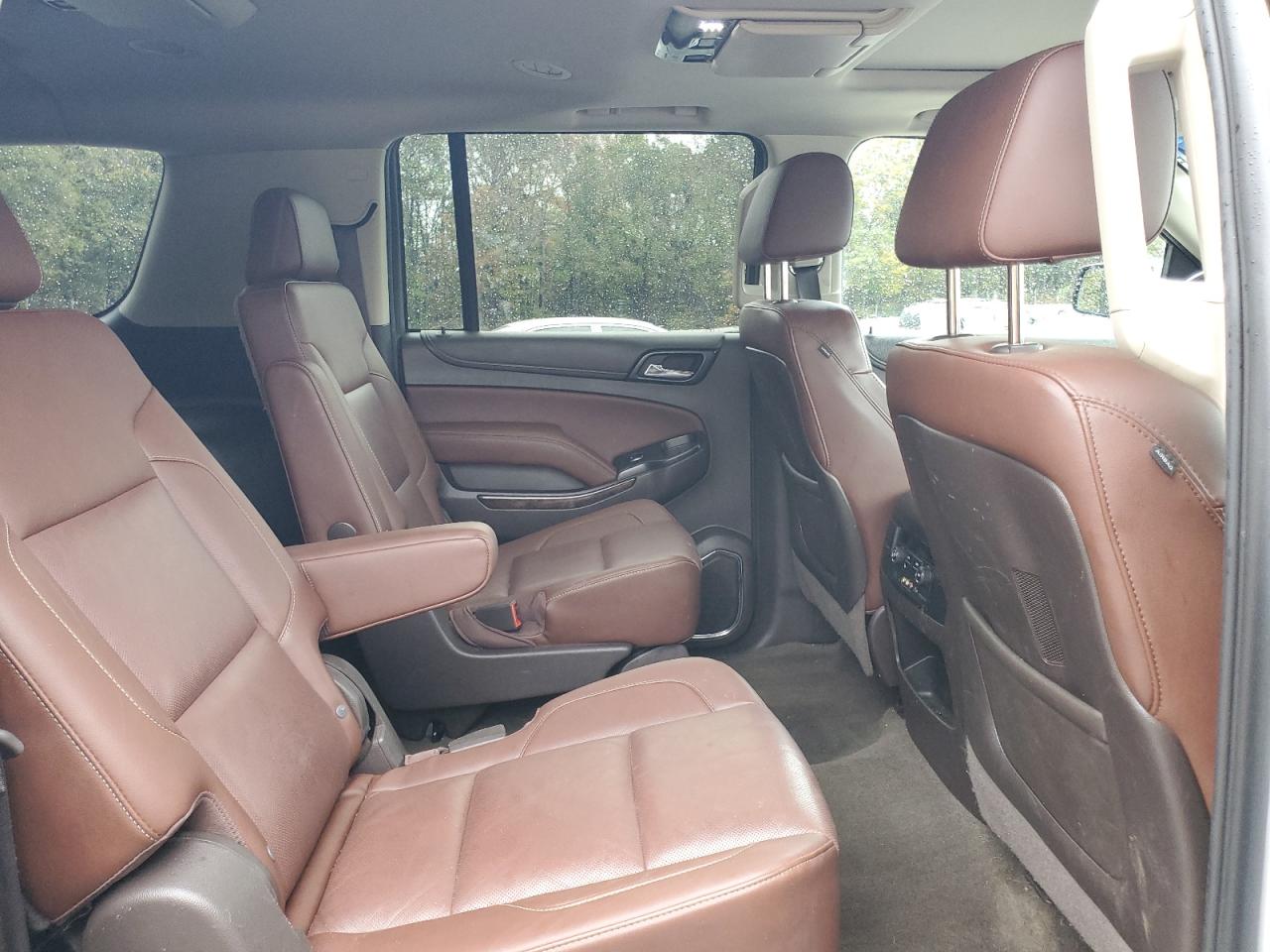 2016 Chevrolet Suburban - Image 11