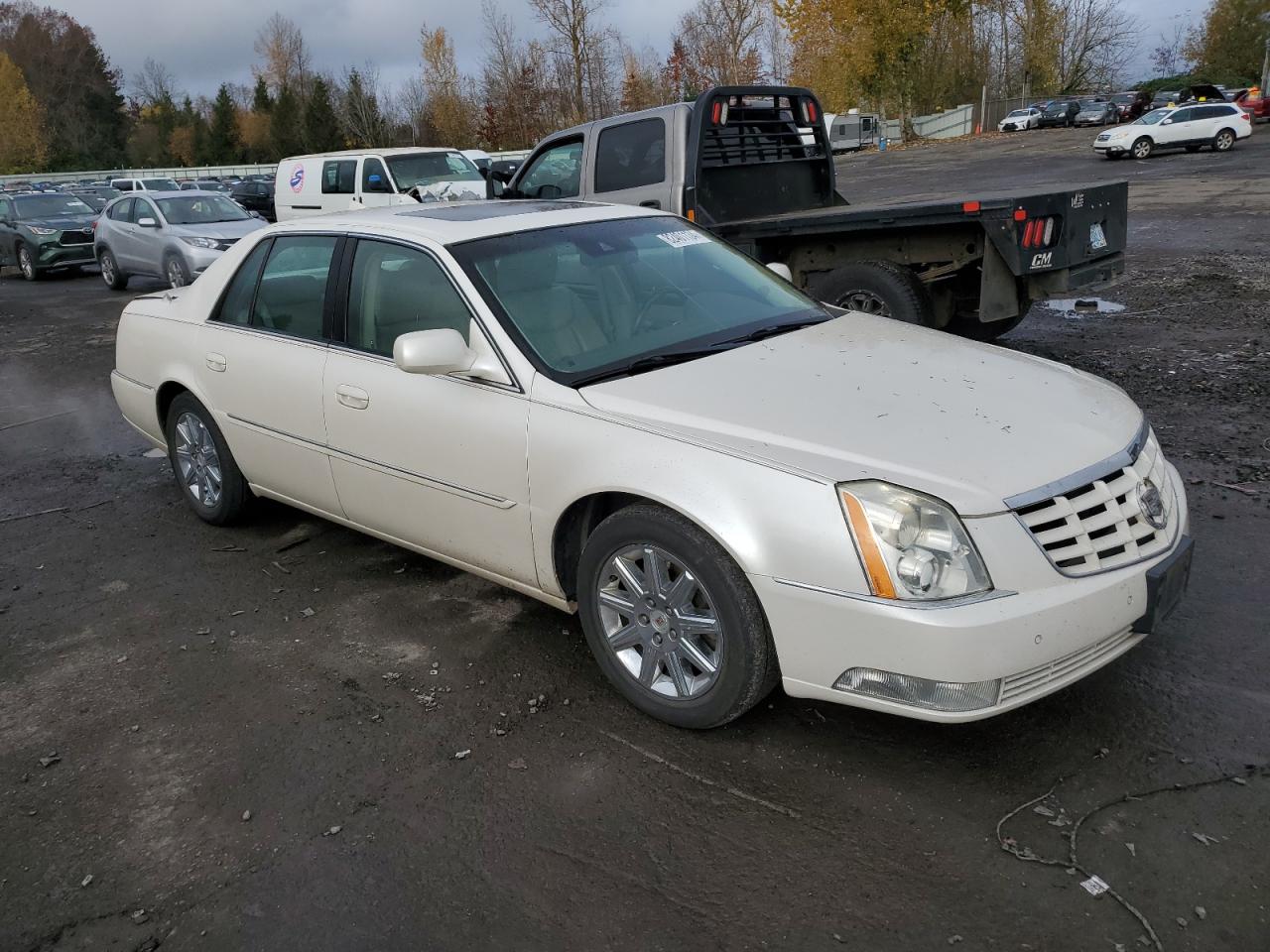 2010 Cadillac DTS - Image 4