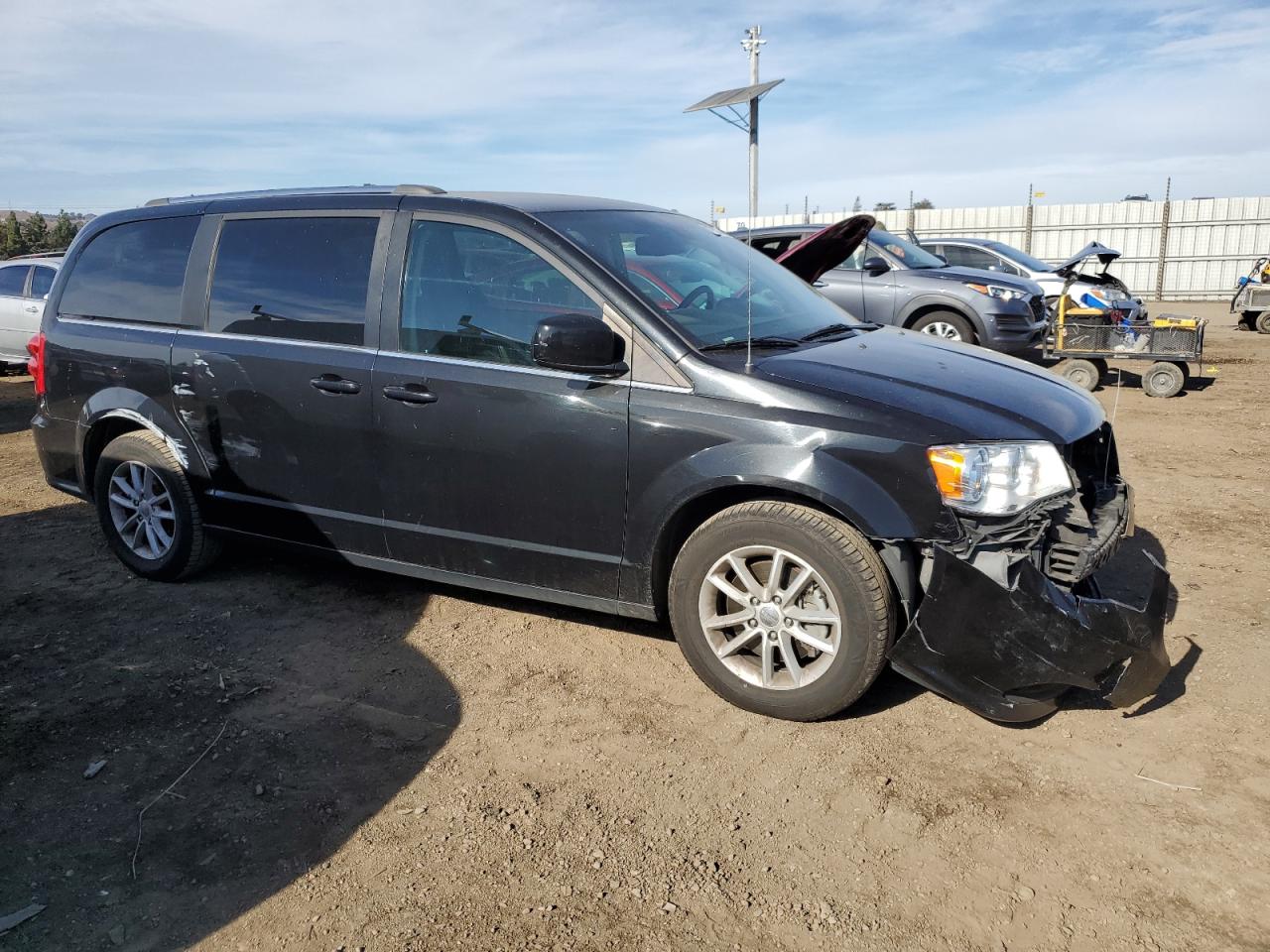 2019 Dodge Caravan - Image 4