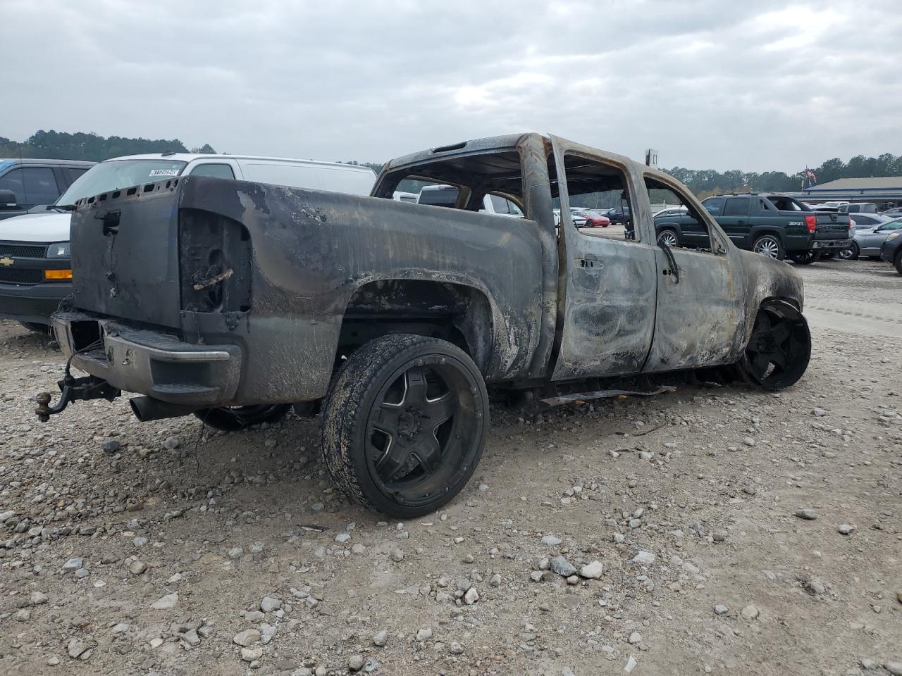 2011 Chevrolet Silverado - Image 3