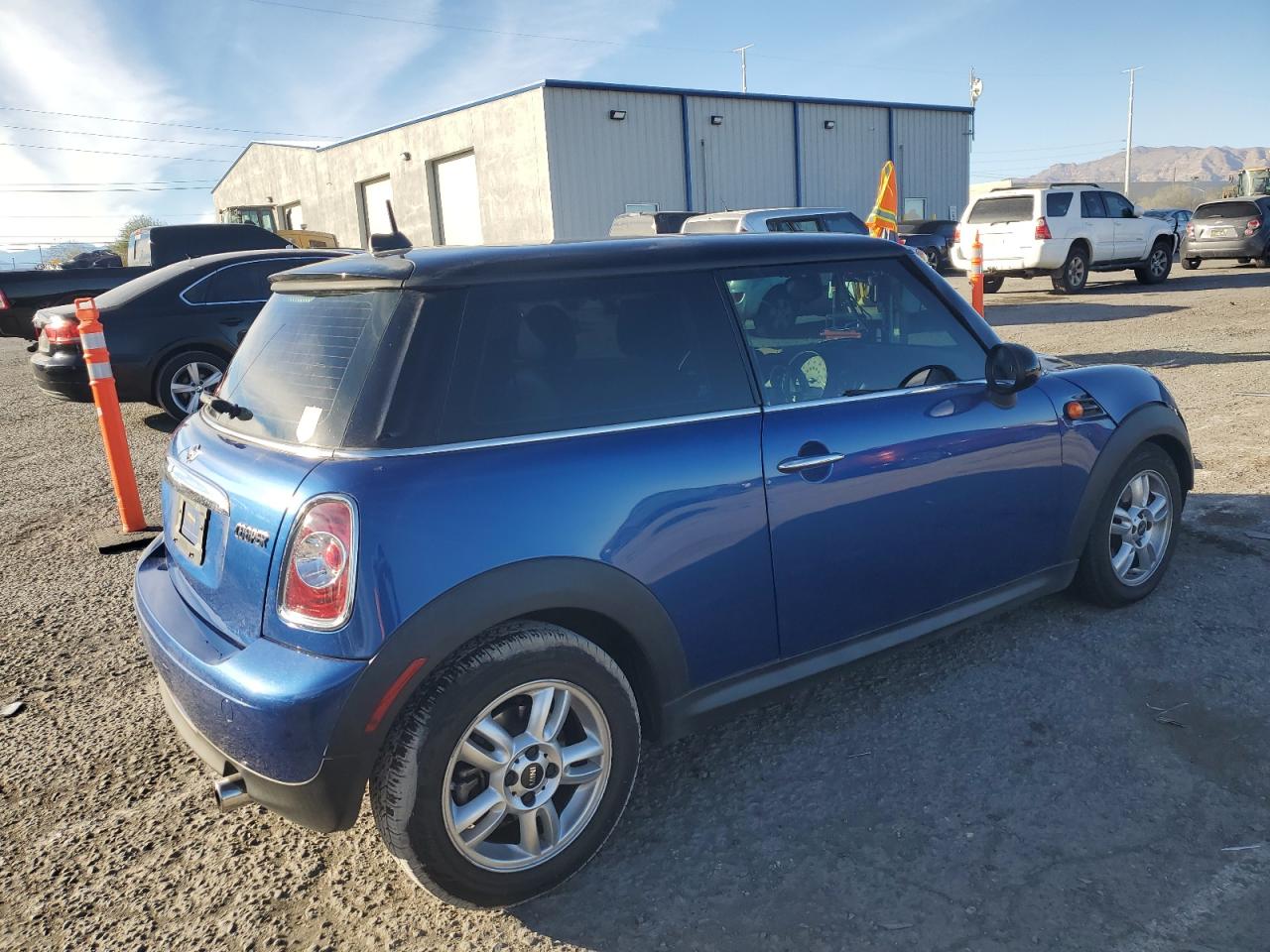 VIN WMWSU3C57DT684097 2013 MINI COOPER no.3