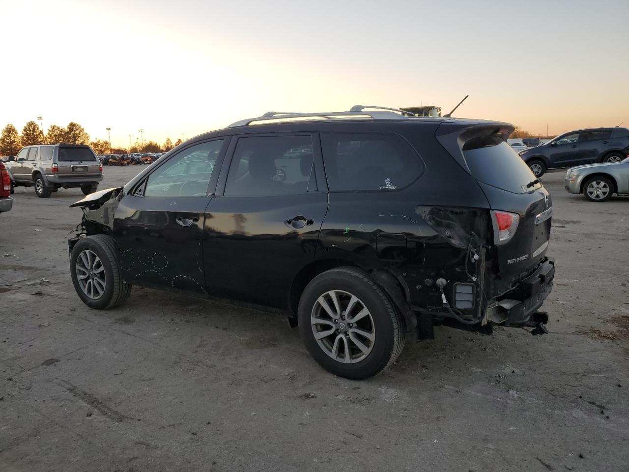 2016 Nissan Pathfinder - Image 3