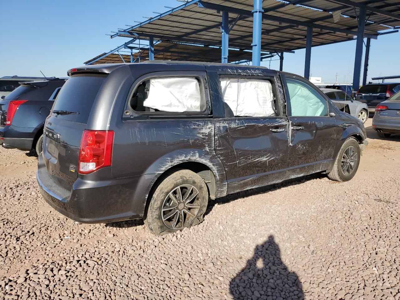 2019 Dodge Caravan - Image 3