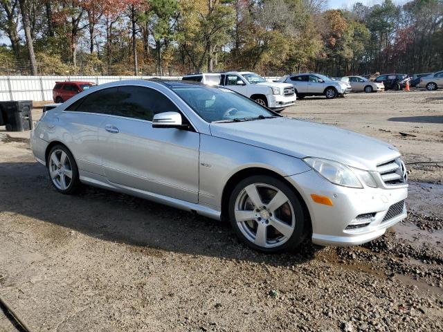  MERCEDES-BENZ E-CLASS 2012 Серебристый