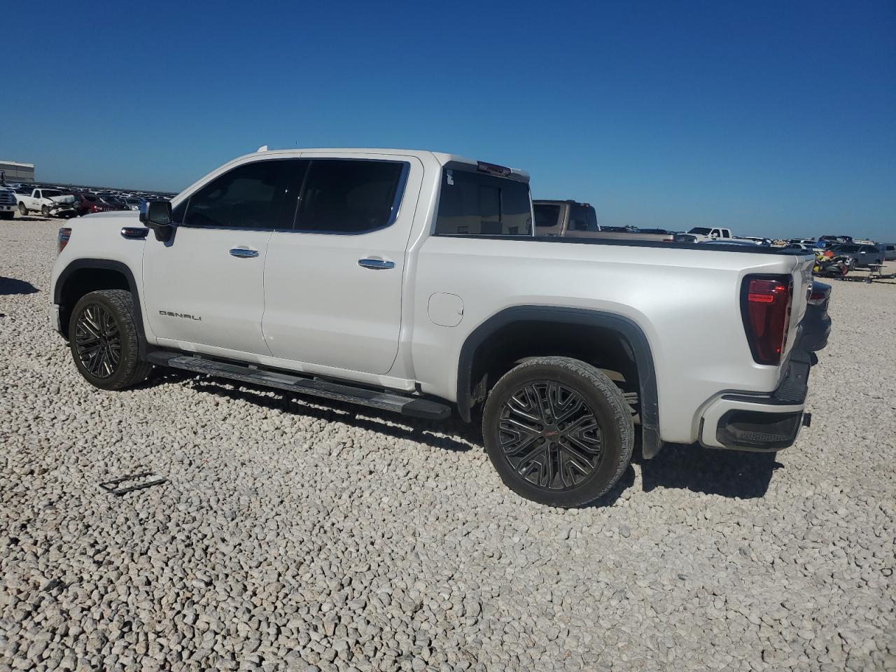 2022 GMC Sierra - Image 2