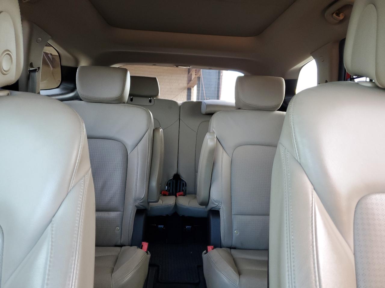 2014 Hyundai Santa Fe - Image 10