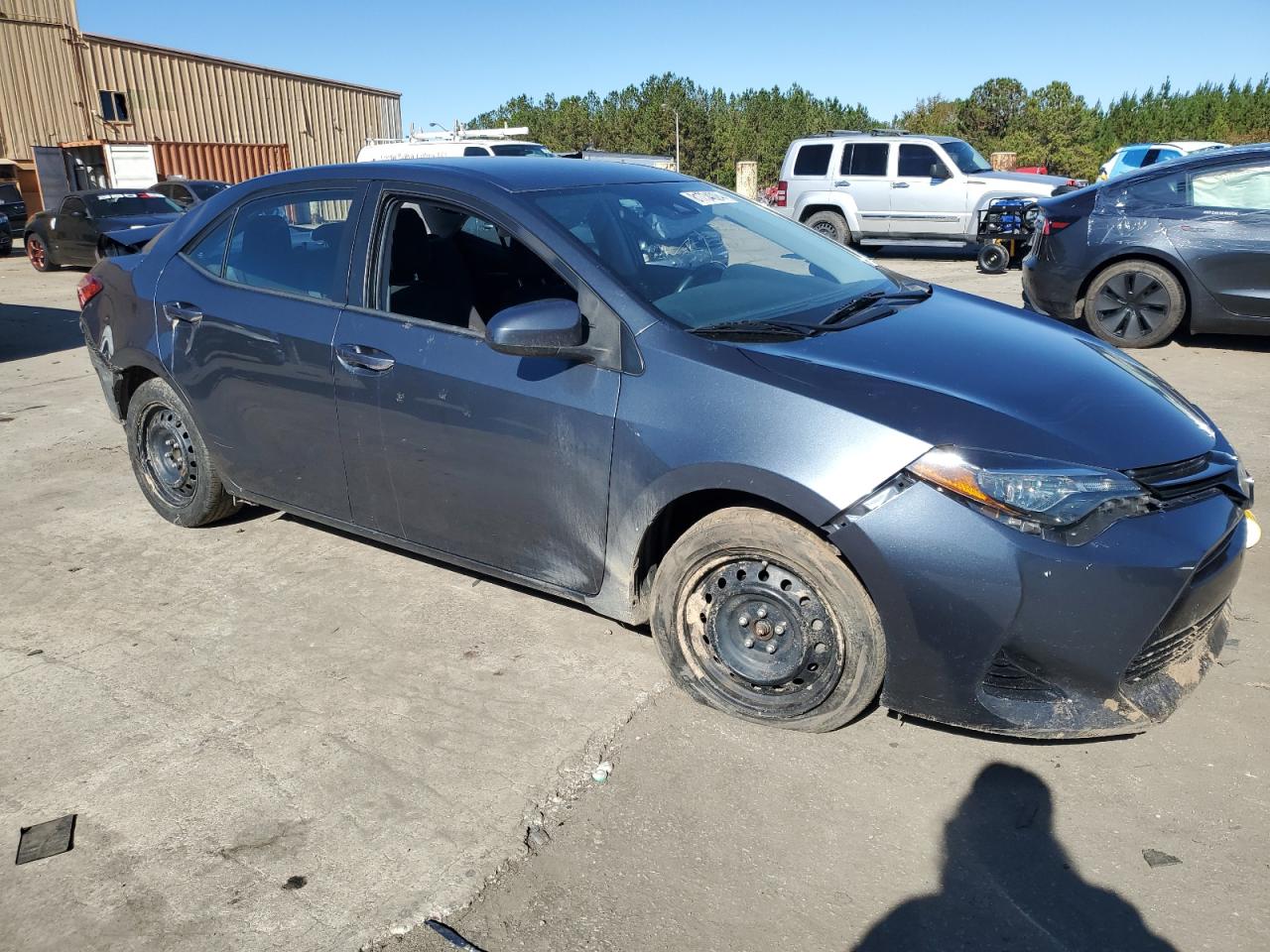 VIN 2T1BURHE4JC105584 2018 TOYOTA COROLLA no.4