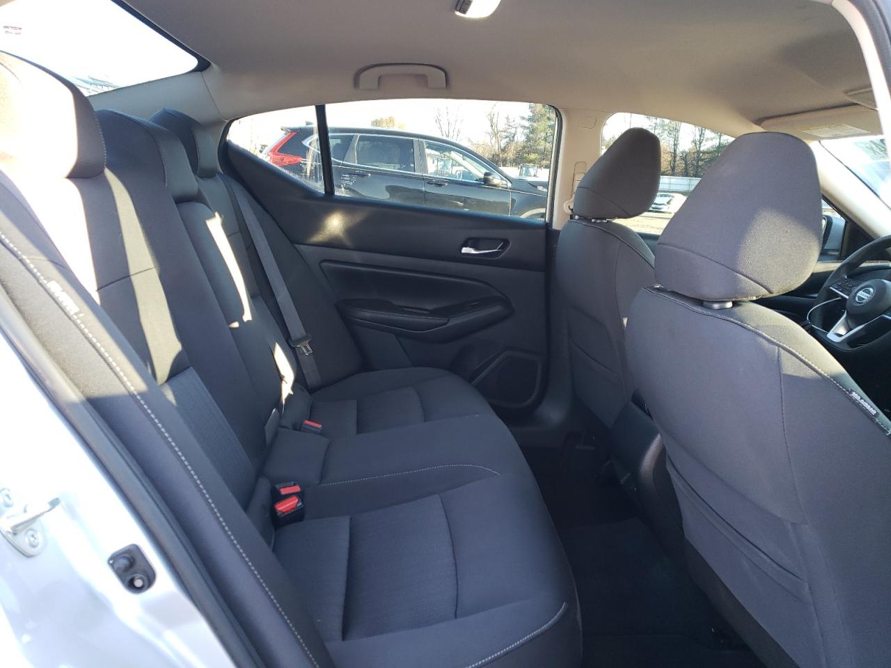 2019 Nissan Altima - Image 10