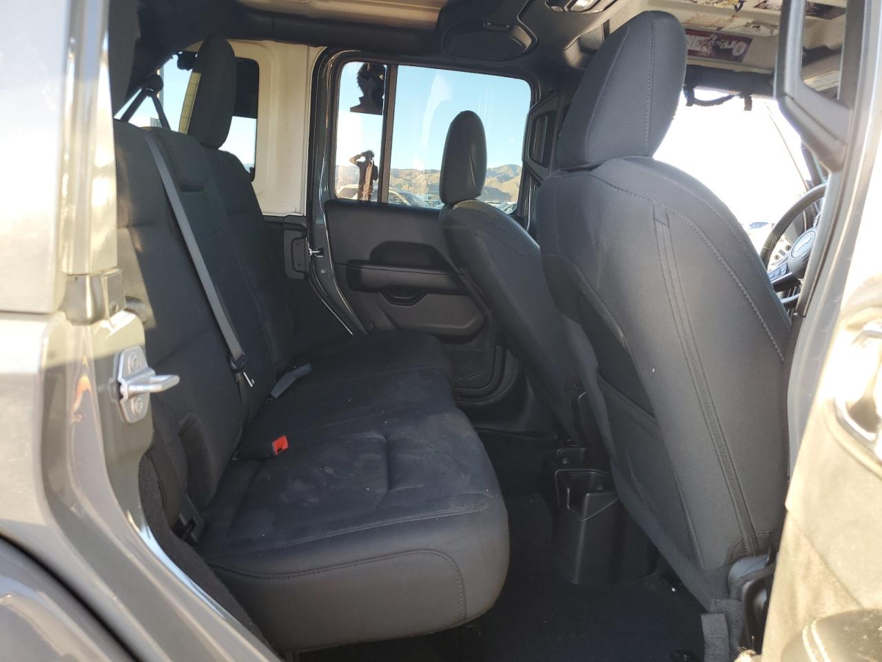 2018 Jeep Wrangler - Image 11