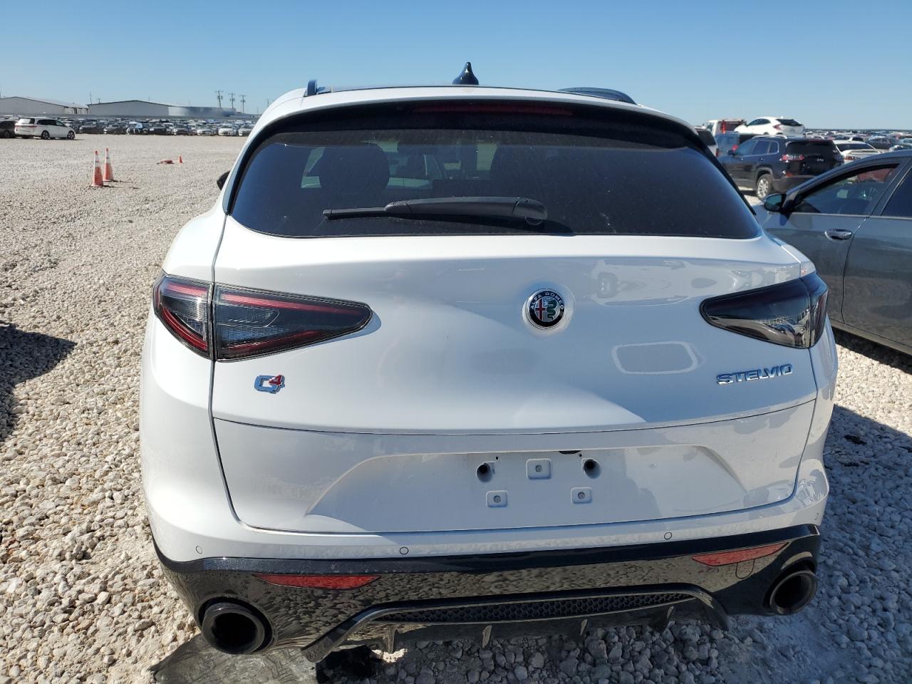 2024 Alfa Romeo Stelvio - Image 6