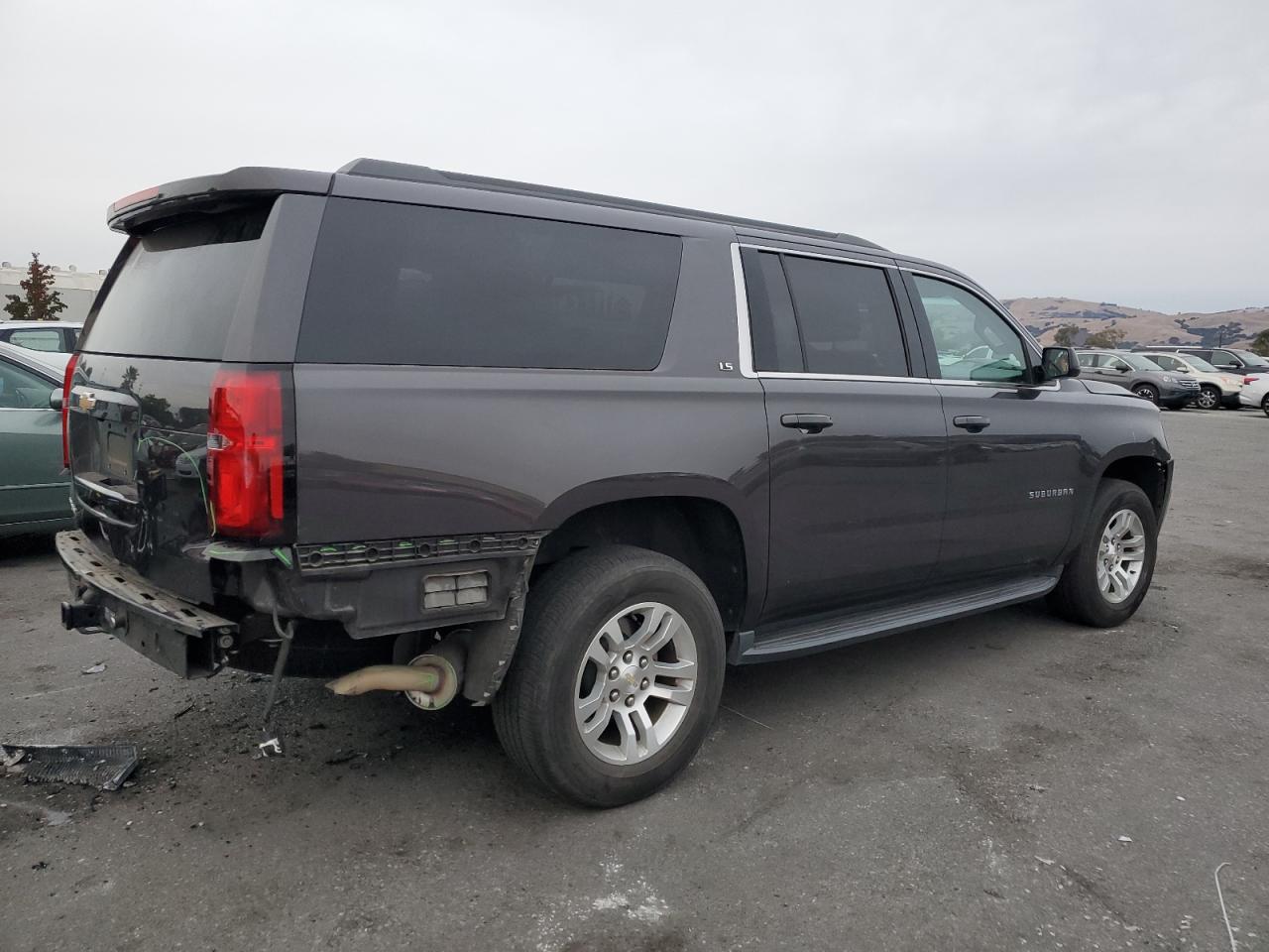 2016 Chevrolet Suburban - Image 3