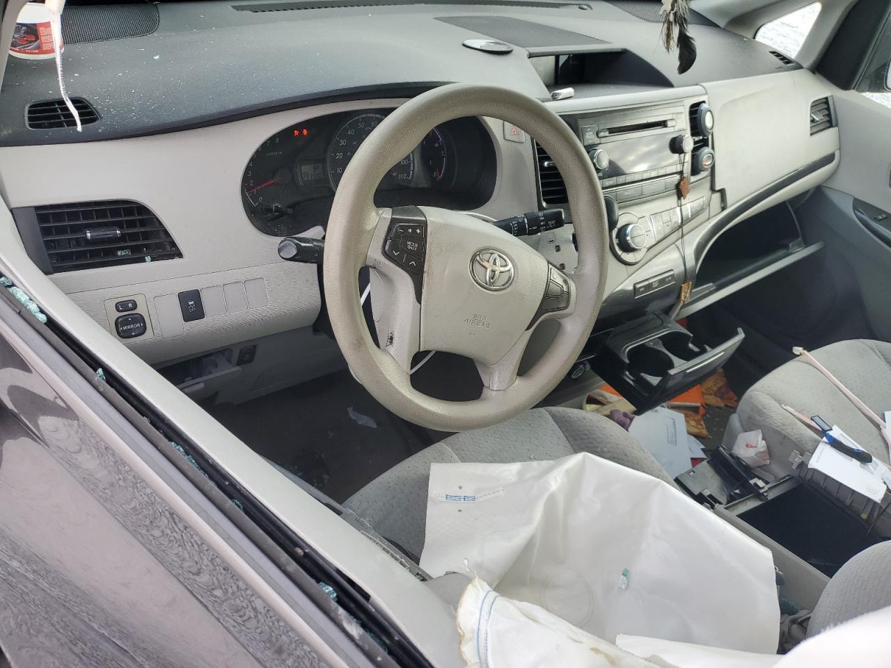 2013 Toyota Sienna - Image 8