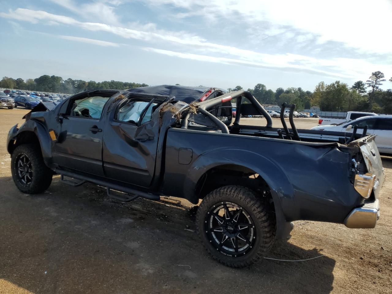 2017 Nissan Navara (Frontier) - Image 2