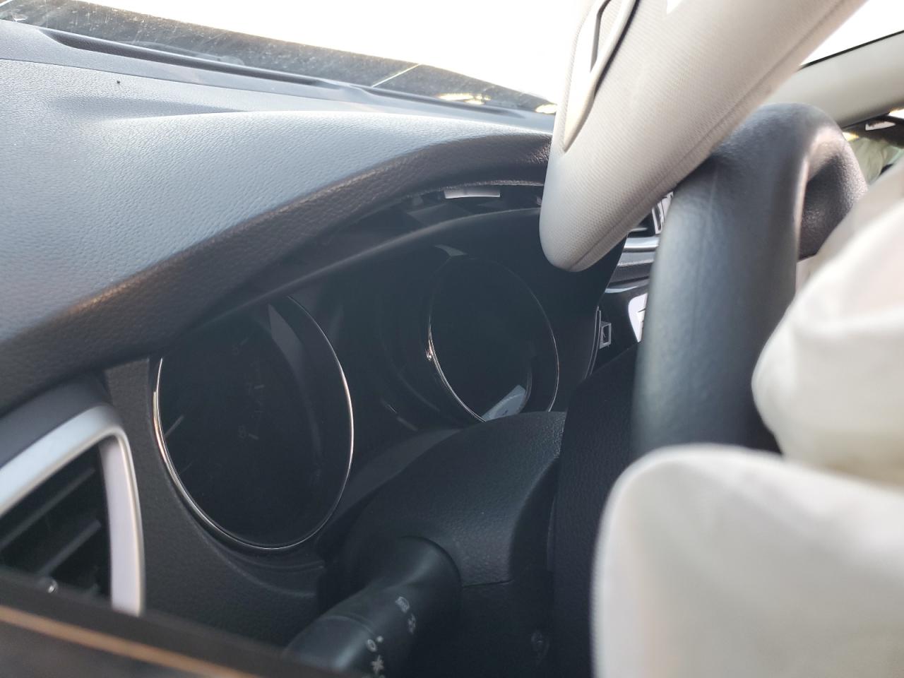 2015 Nissan Rogue - Image 9