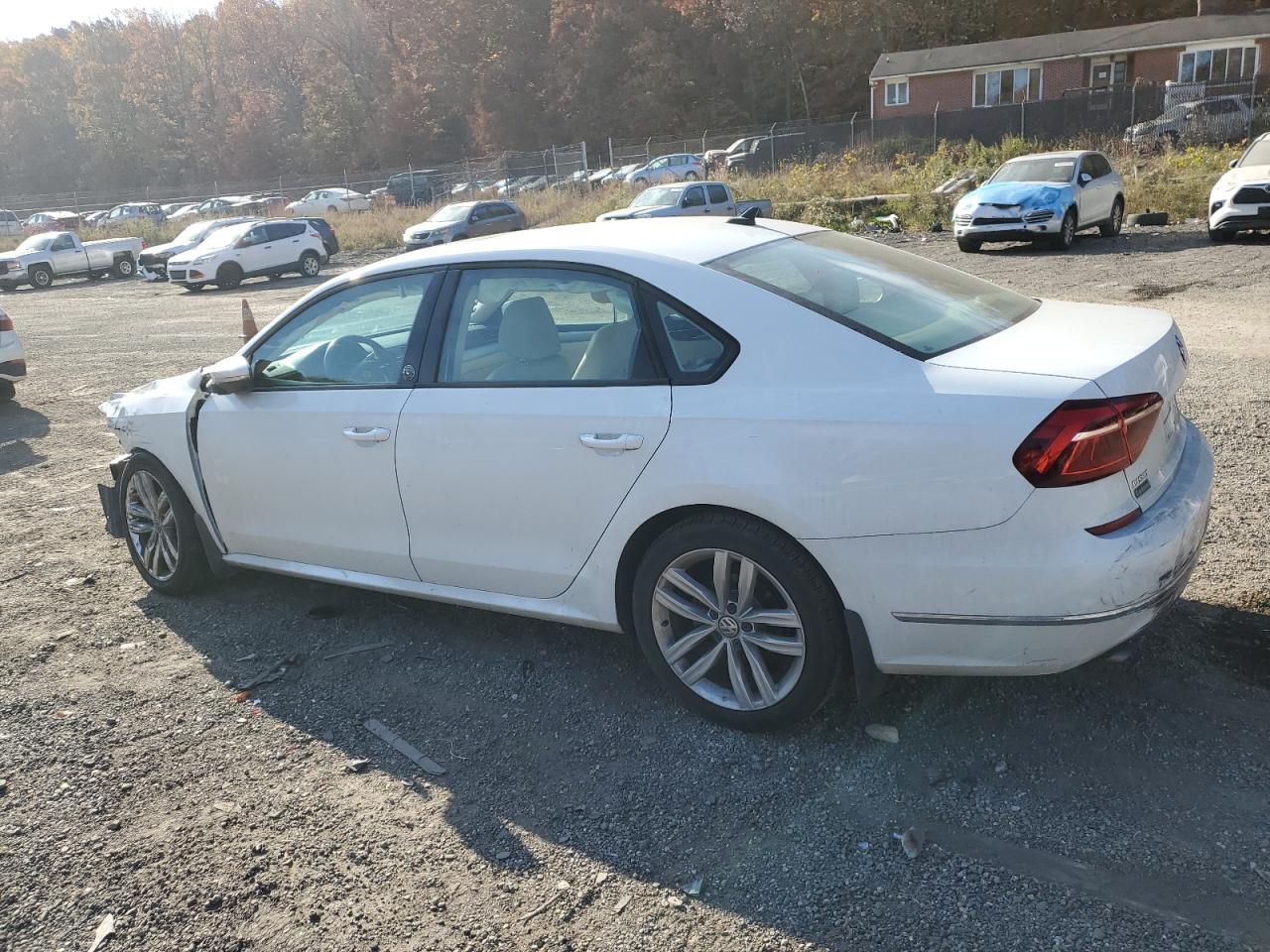 2019 Volkswagen Passat - Image 2