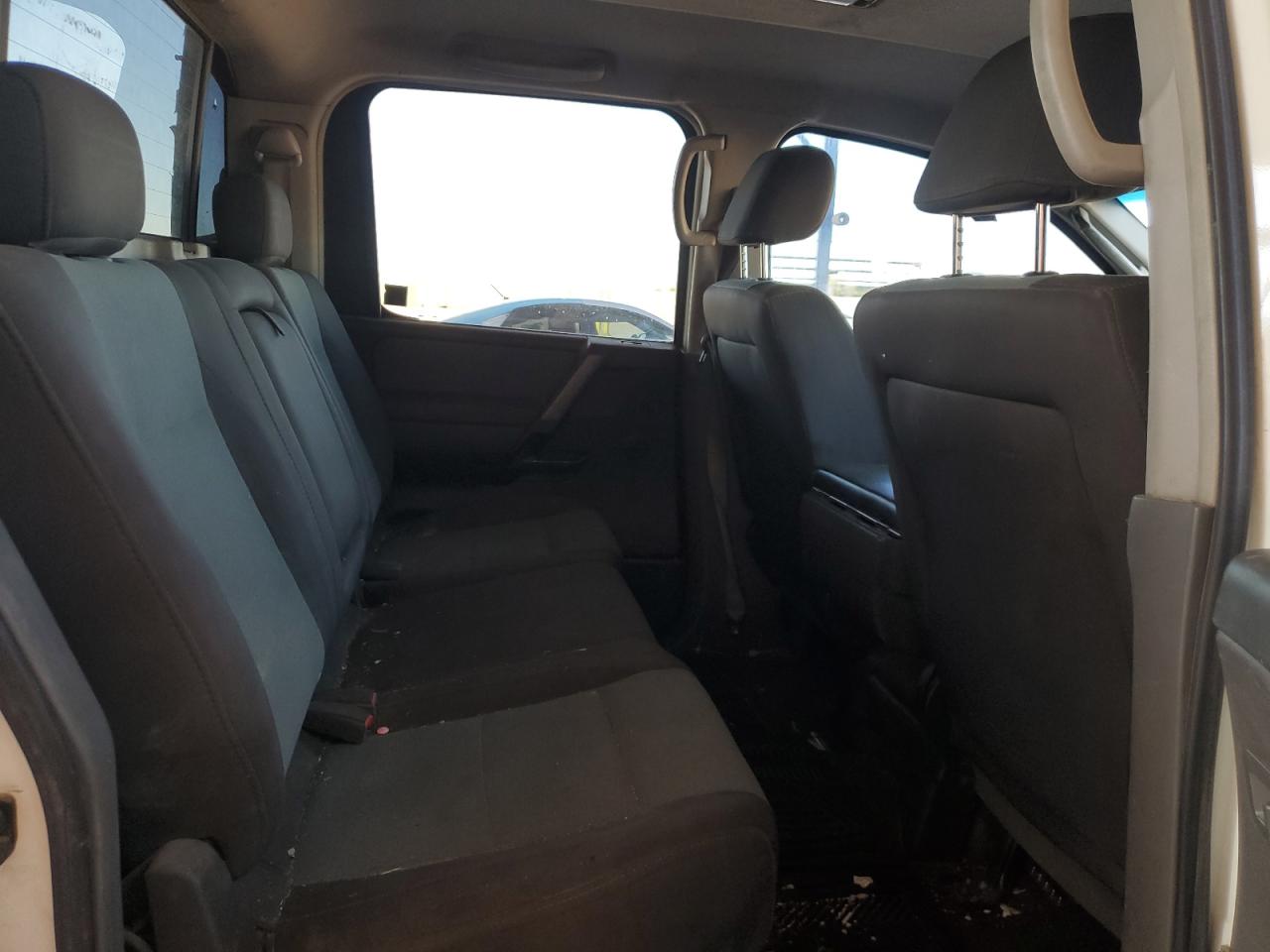 2005 Nissan Titan - Image 10